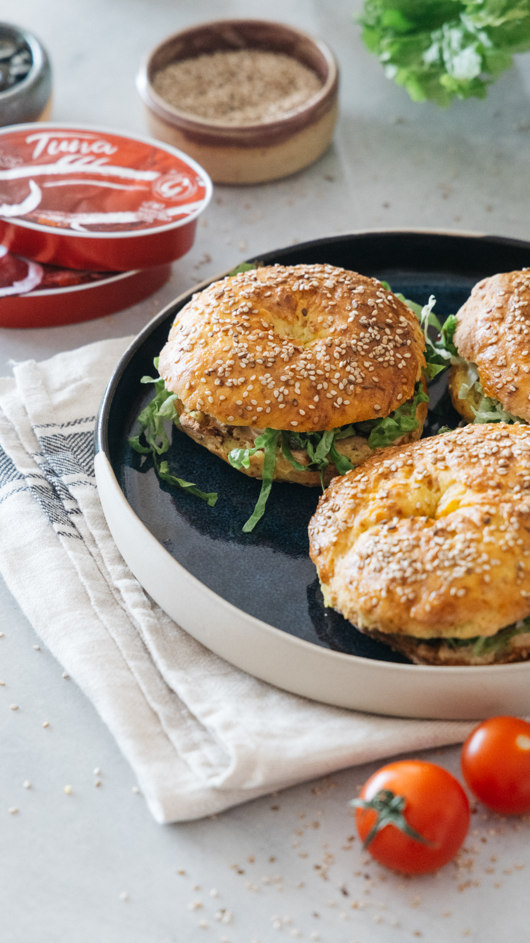 Bagels with Greek yogurt and tuna pâté