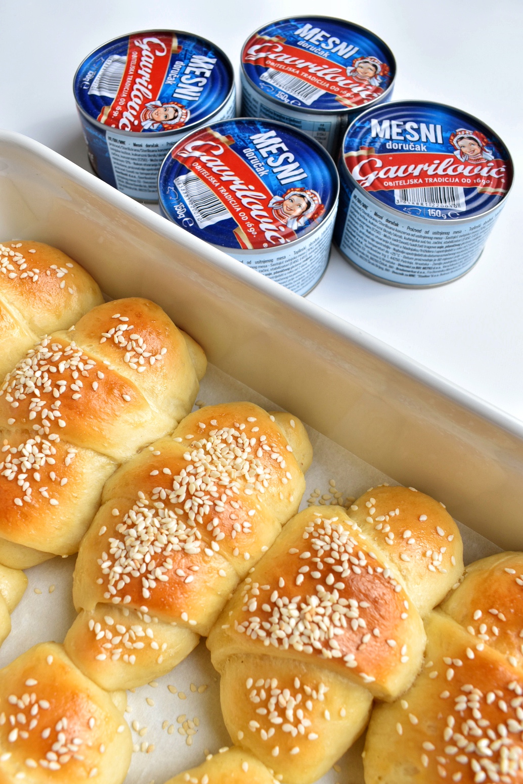 Pastry rolls with Luncheon meat filling